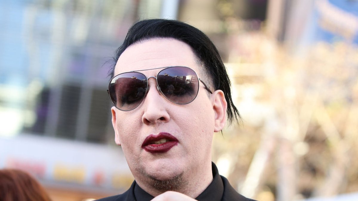 Medan Marilyn Manson ska spela Ron Tully, en man som Hunnams karaktär utnyttjar för att expandera sin maktbas. 